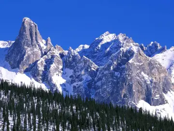 Snowy Mountain Peaks wallpaper