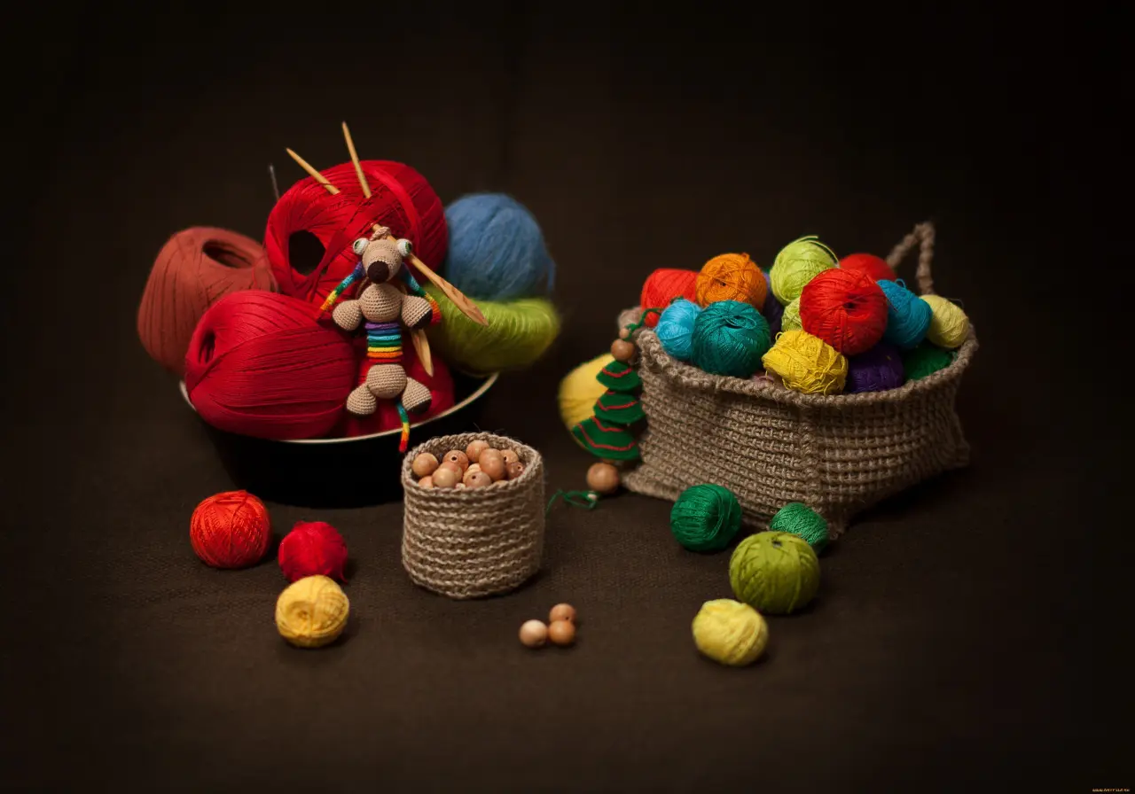 Crafts of Colorful Yarn – black and red desktop wallpaper, 4000×2801