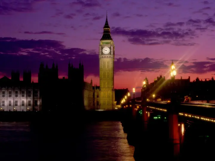 Twilight Over London as a phone lock screen