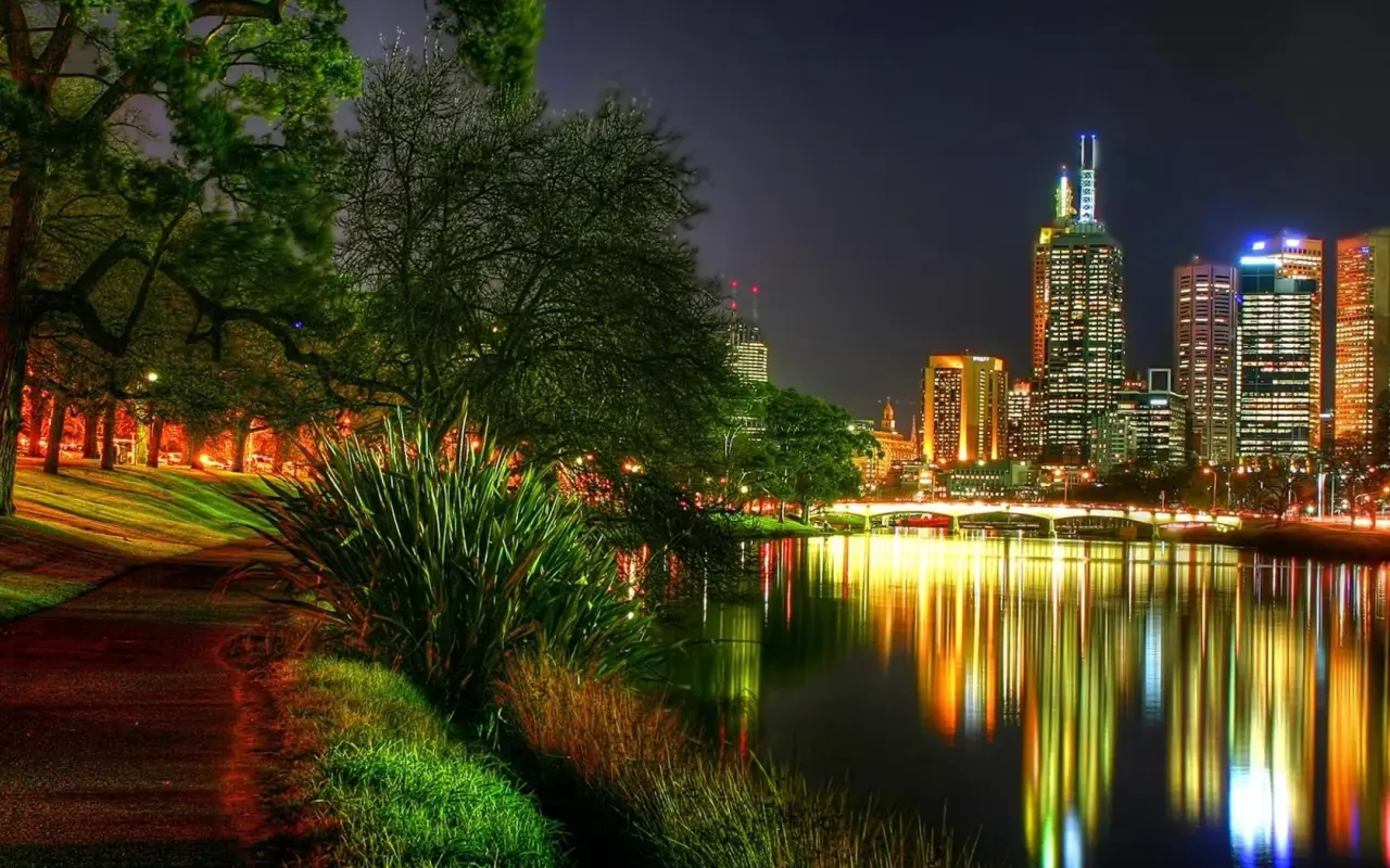 Night Reflection Over City Waters – black and green desktop wallpaper, 1680×1050
