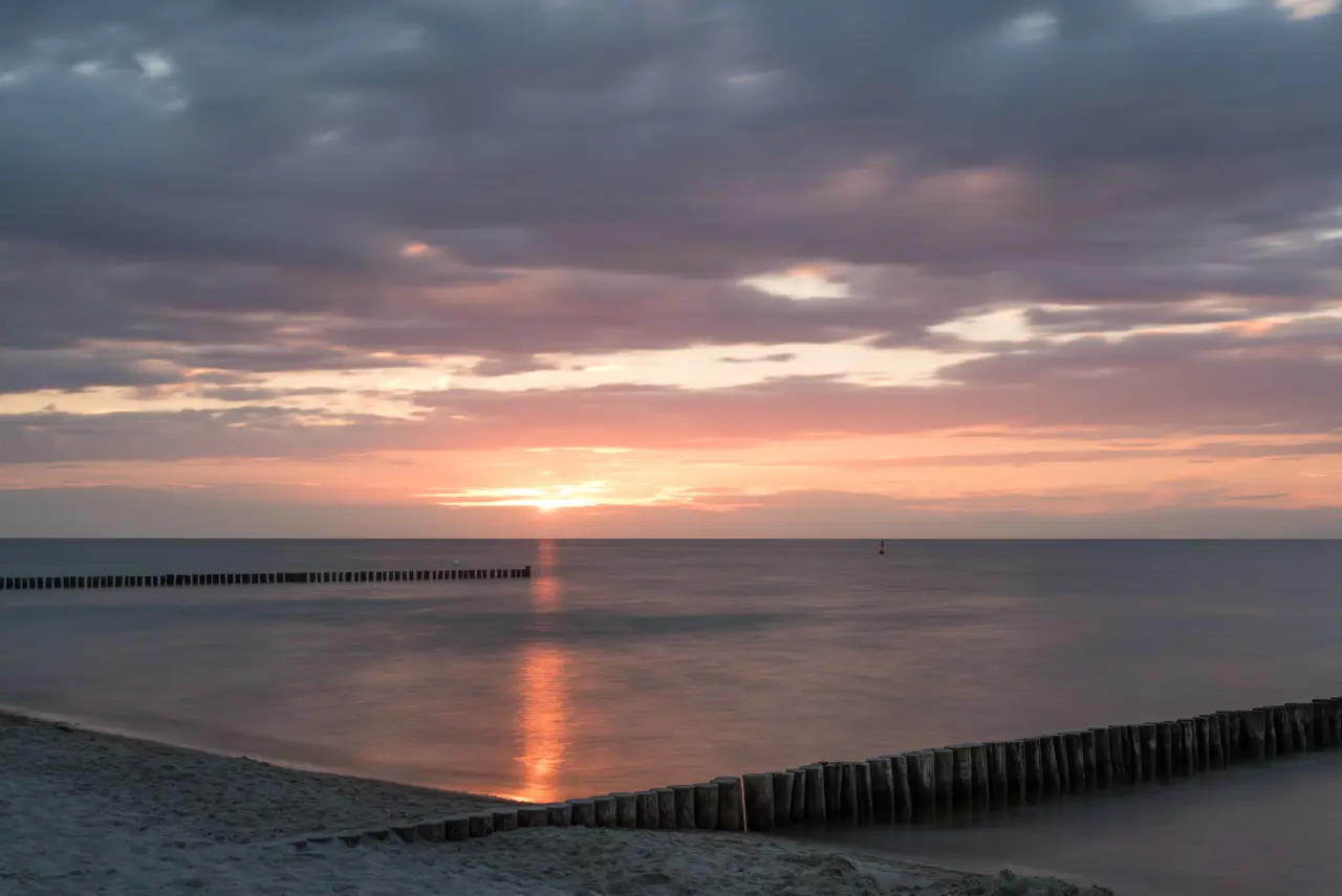 Quiet Coastal Sunset – grey and orange desktop wallpaper, 6006×4013