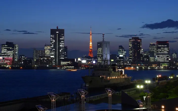 Twilight Skyline over Tokyo Bay as a phone lock screen