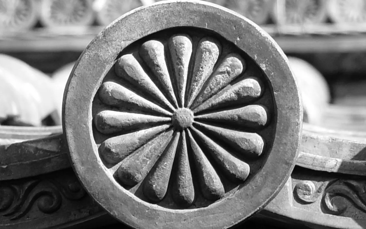 Circular Stone Flower Relief – grey and black desktop wallpaper, 1680×1050