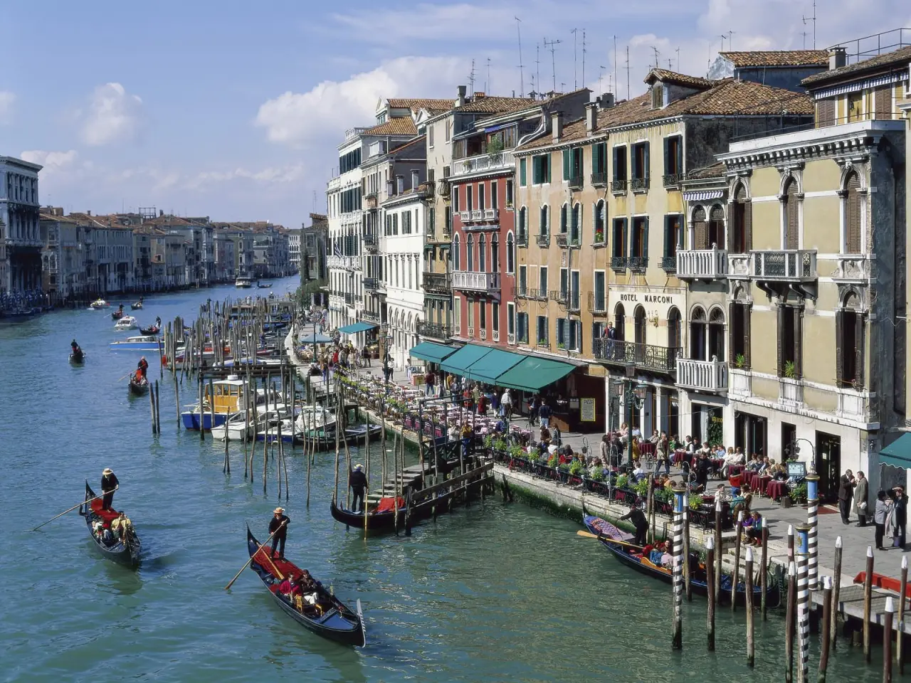 Gondolas On The Canal – grey and blue desktop wallpaper, 1600×1200