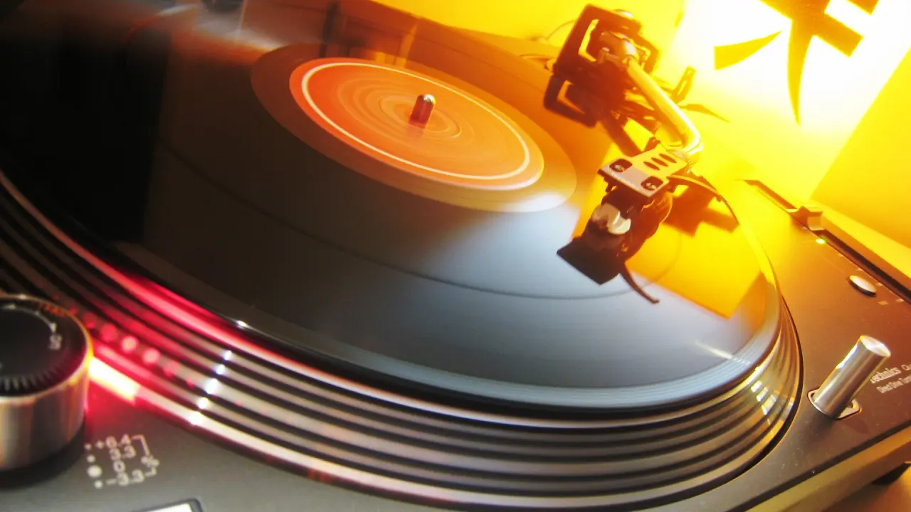 Golden Vinyl Record Spin – brown and black desktop wallpaper, 1920×1080