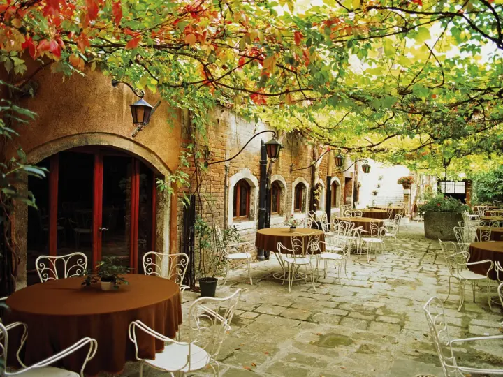 Hidden Garden Bistro as a phone lock screen