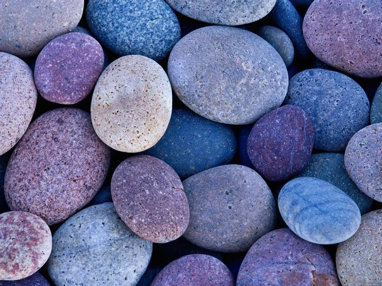Smooth River Pebbles – blue and grey desktop wallpaper, 1600×1200