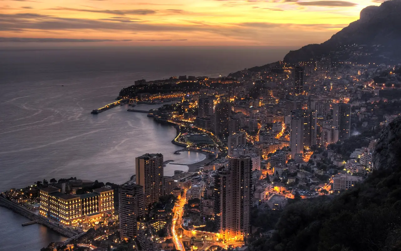 Coastal City At Dusk – black and grey desktop wallpaper, 2560×1600
