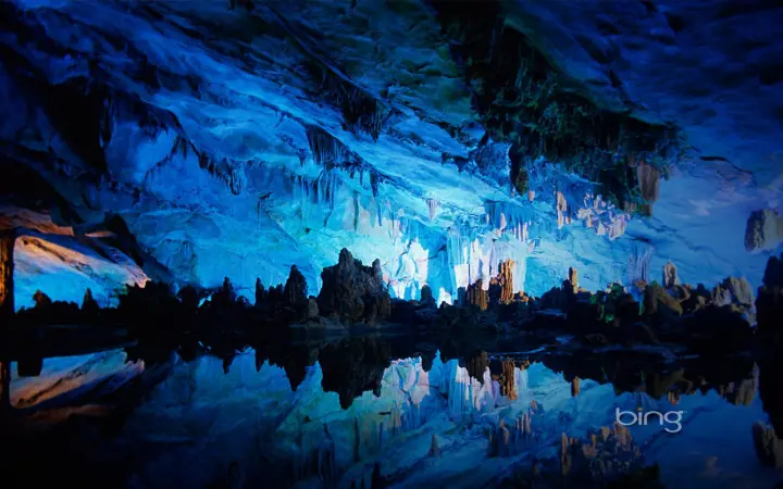 Glow of the Blue Cavern as a phone lock screen