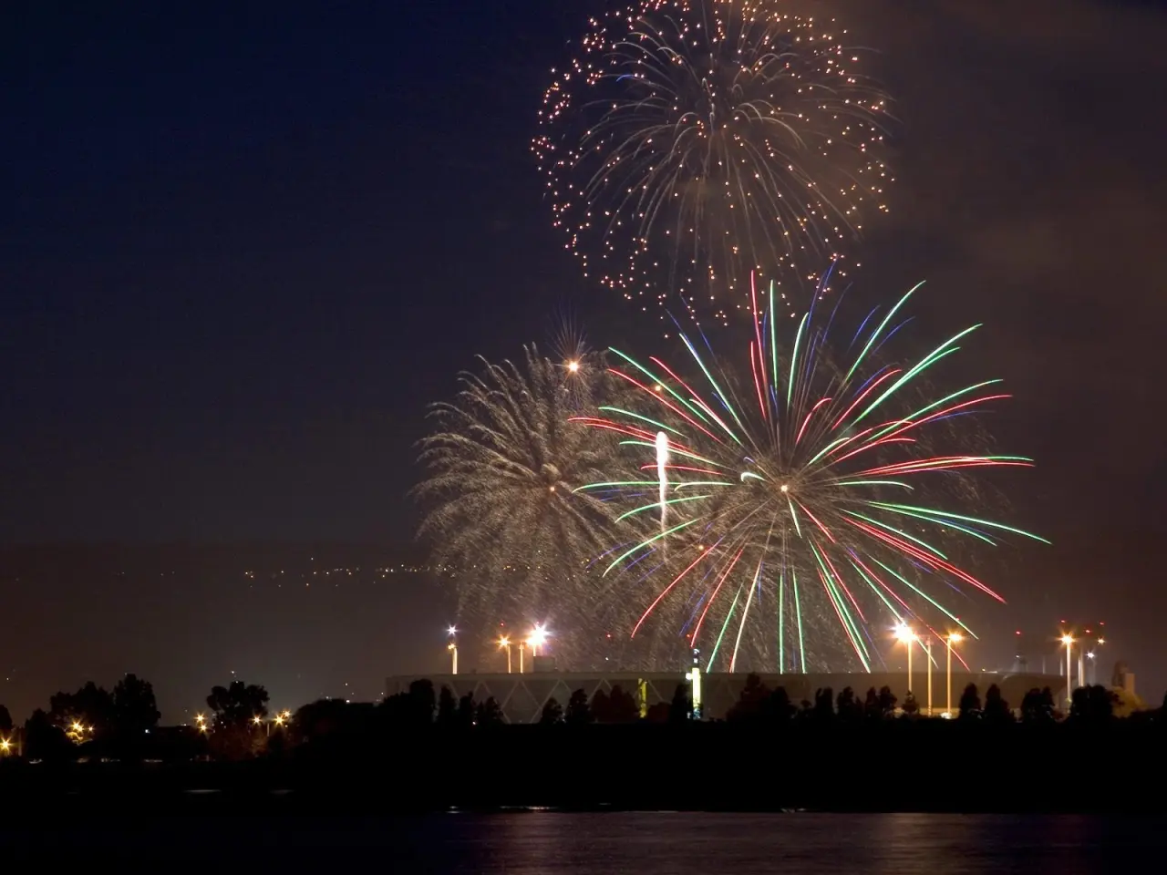 Night Sky Fireworks Display – black and grey desktop wallpaper, 1600×1200