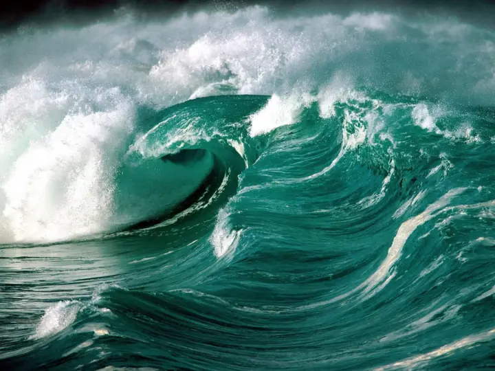 Emerald Ocean Wave as a phone lock screen