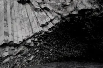 Basalt Columns of Reynisfjara wallpaper