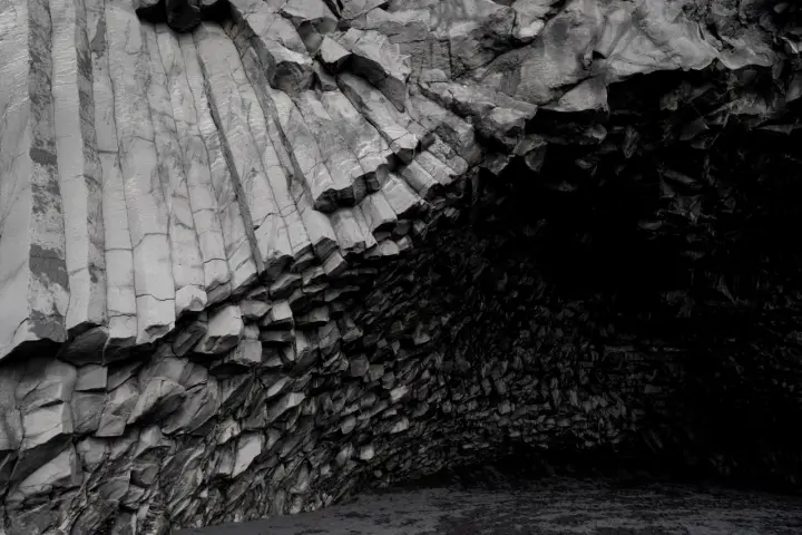 Basalt Columns of Reynisfjara as a phone lock screen