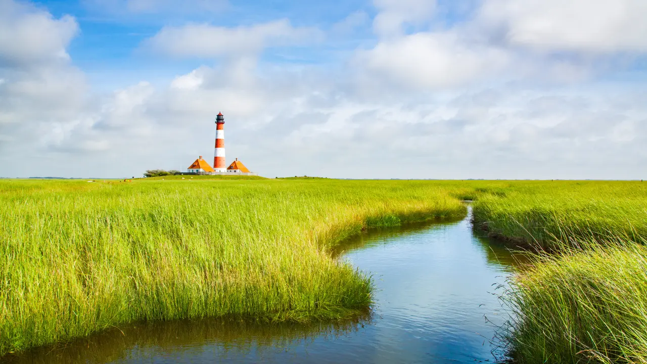 Red And White Lighthouse – blue and yellow desktop wallpaper, 3840×2160