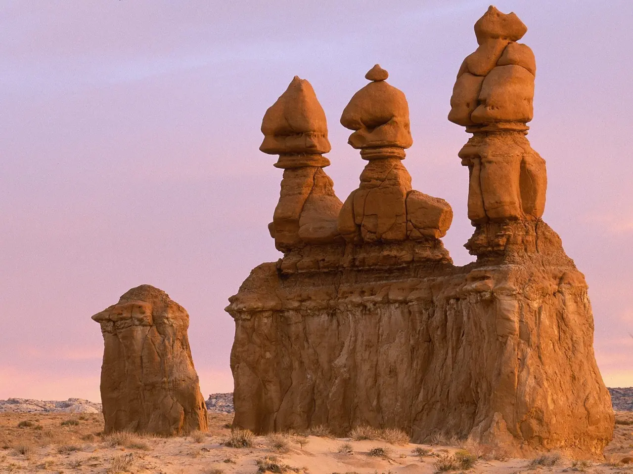 Three Goblins Stone Spires – brown and purple desktop wallpaper, 1600×1200