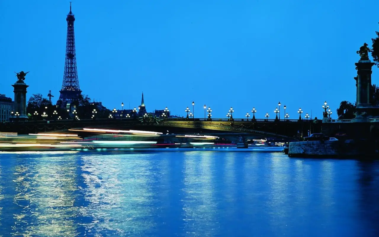 Paris Evening By The Seine – blue and black desktop wallpaper, 1680×1050