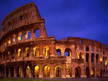 Ancient Roman Colosseum at Dusk wallpaper