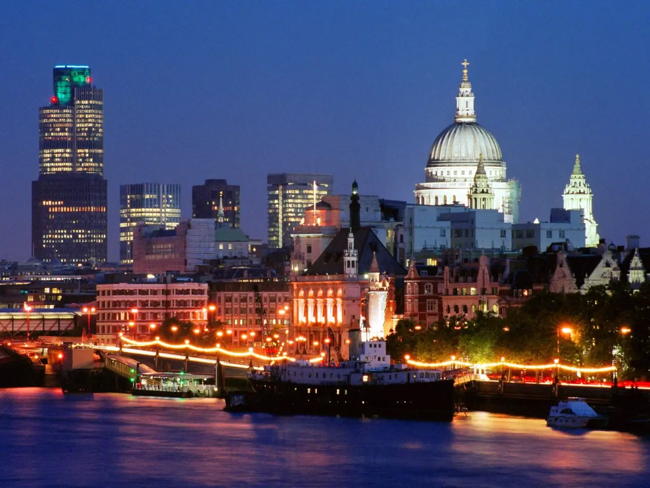 Twilight Skyline Over London – purple and brown desktop wallpaper, 1600×1200