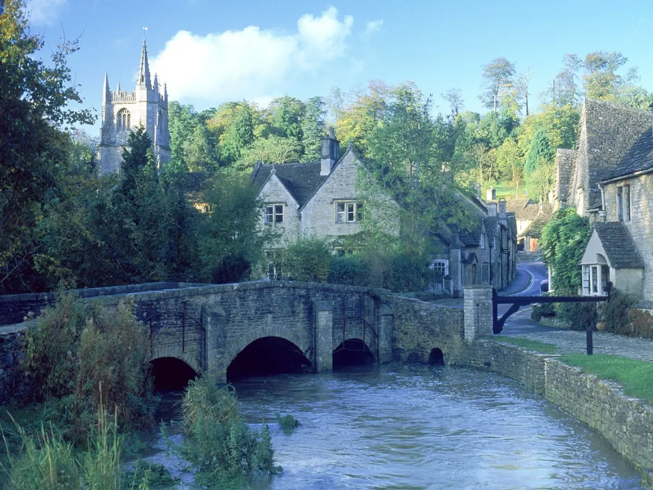 Quiet English Country Village – grey and blue desktop wallpaper, 1600×1200