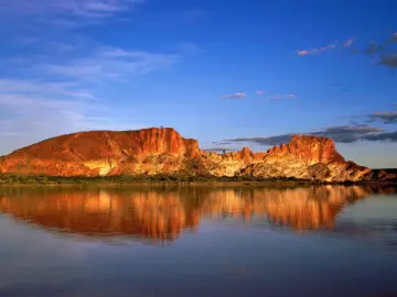 Red Cliffs Mirror Reflection wallpaper