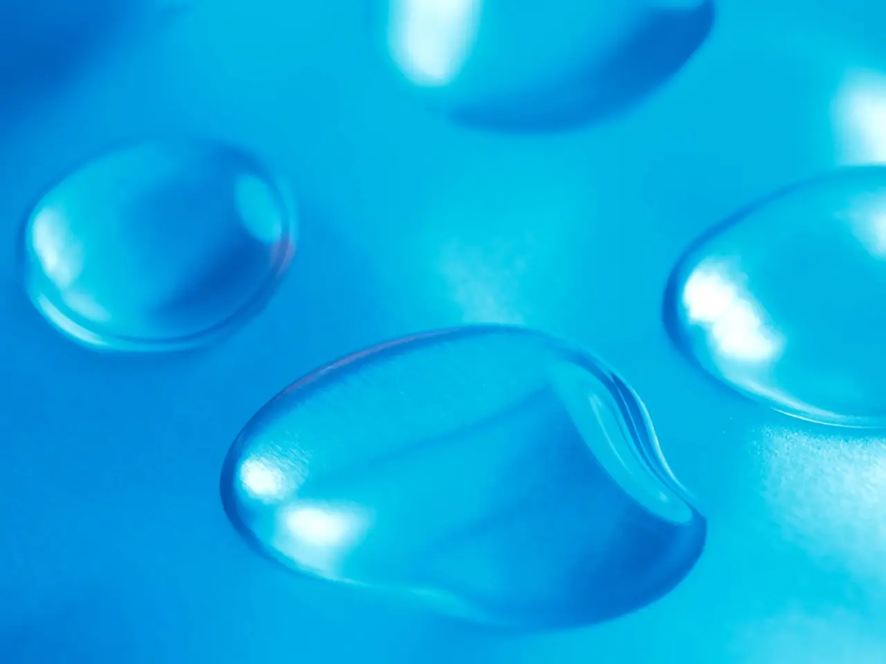 Blue Water Droplets – blue and teal desktop wallpaper, 1600×1200