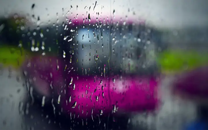 Raindrops On Glass as a phone lock screen
