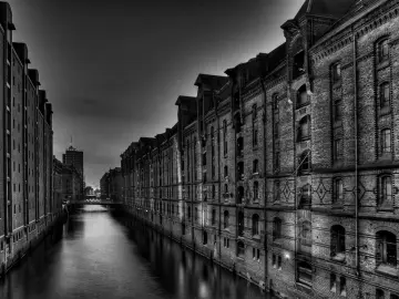 Shadows of the Canal wallpaper