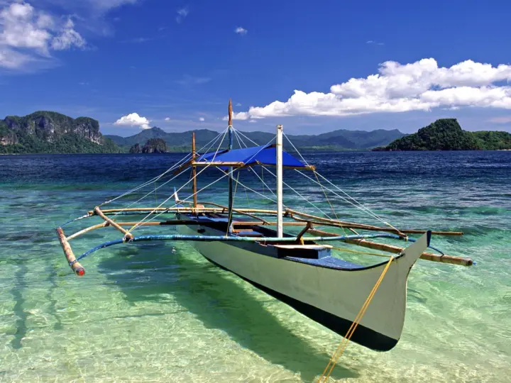 Outrigger Boat in Clear Water as a phone lock screen