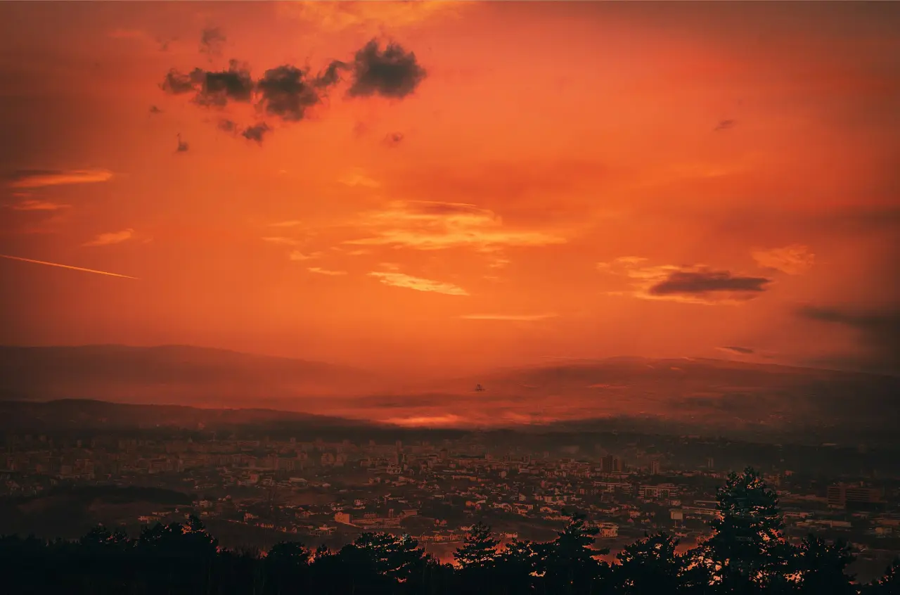 Fiery Orange Sky Over City – orange and brown desktop wallpaper, 2400×1587