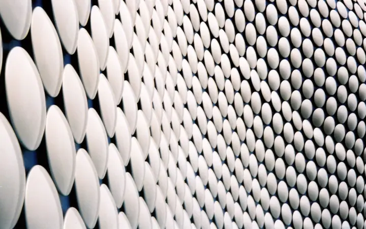 Rhythmic White Discs in Perspective as a phone lock screen