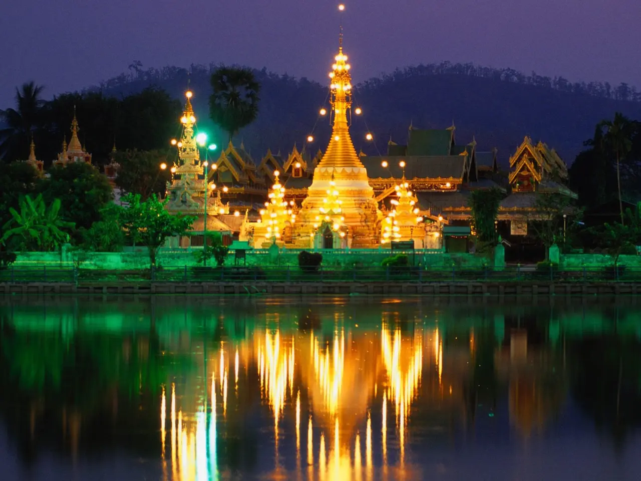 Golden Temple At Night – black and purple desktop wallpaper, 1600×1200