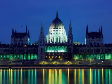 Parliament At Dusk wallpaper