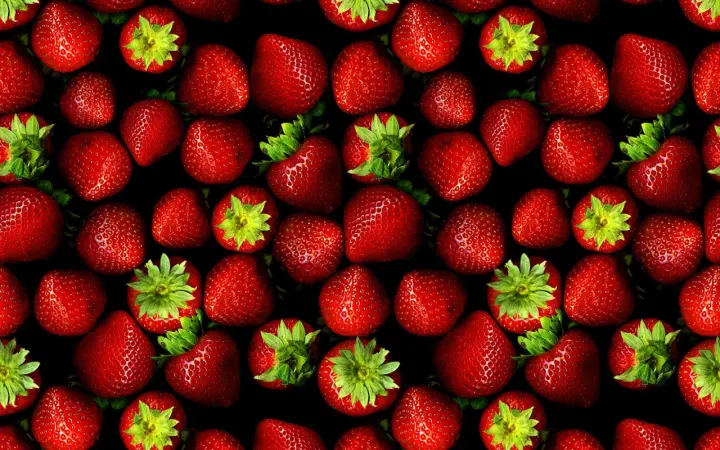Sweet Summer Strawberries as a phone lock screen