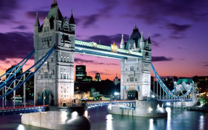 Tower Bridge at Dusk as a phone lock screen