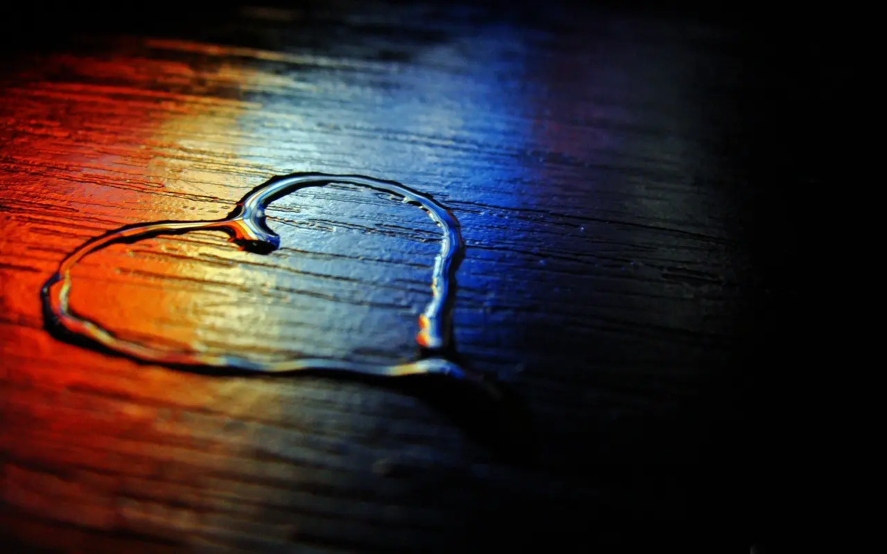 Water Droplet Heart Shape – black and brown desktop wallpaper, 2560×1600
