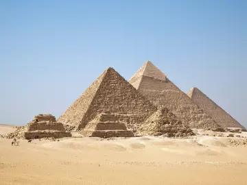 Ancient Pyramids of Giza wallpaper