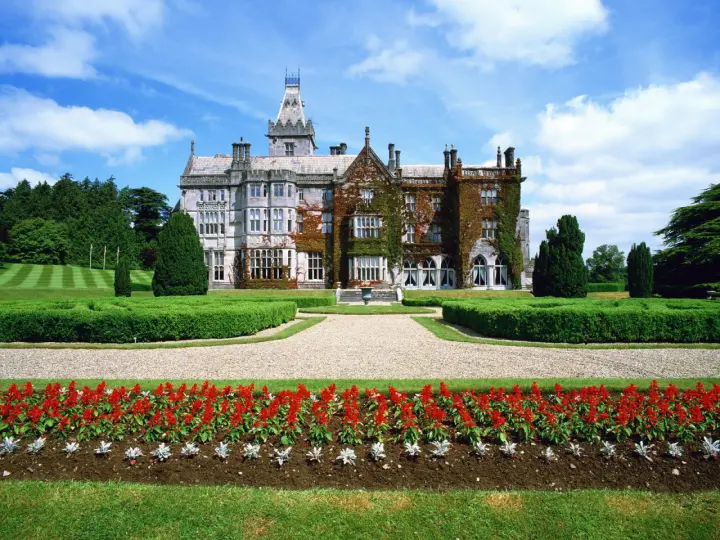 Grand Country Estate Manor as a phone lock screen
