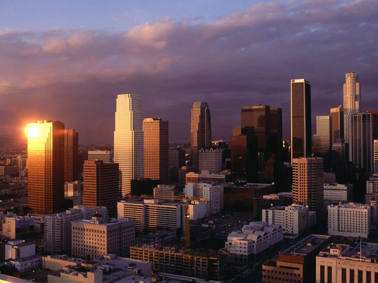 Golden Sunset Over City – grey and black desktop wallpaper, 1600×1200
