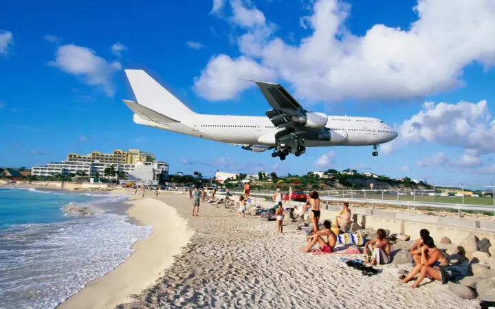 Airplane Landing over Beach as a phone lock screen