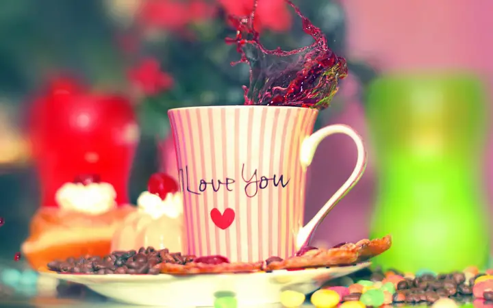 Sweet Love Coffee Splash as a phone lock screen