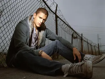Prisoner In The Yard wallpaper