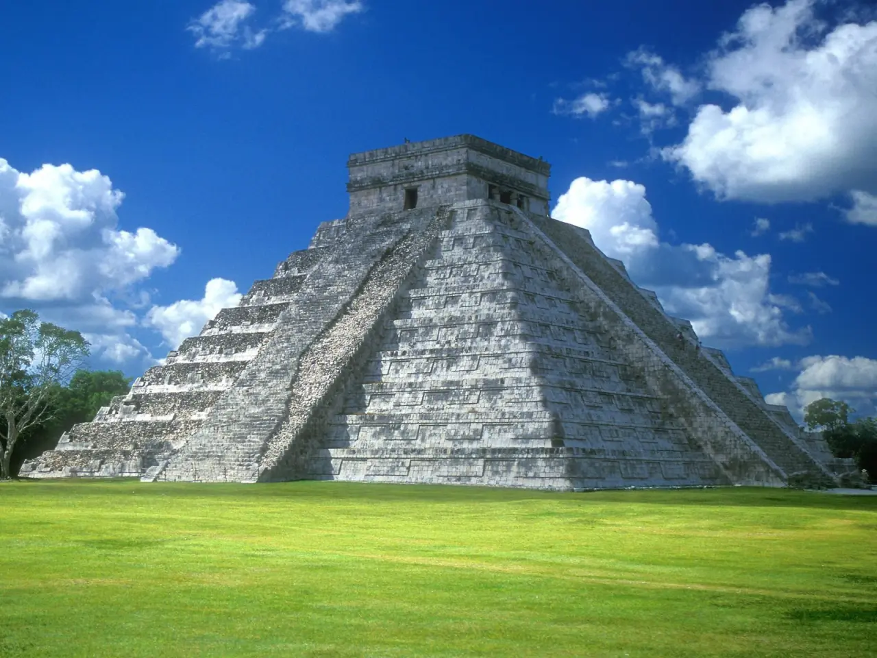 Ancient Mayan Pyramid Under Skies – blue and grey desktop wallpaper, 1600×1200